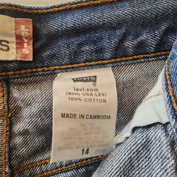 Classic Blue Denim LEVI Shorts - Picture 3 of 6